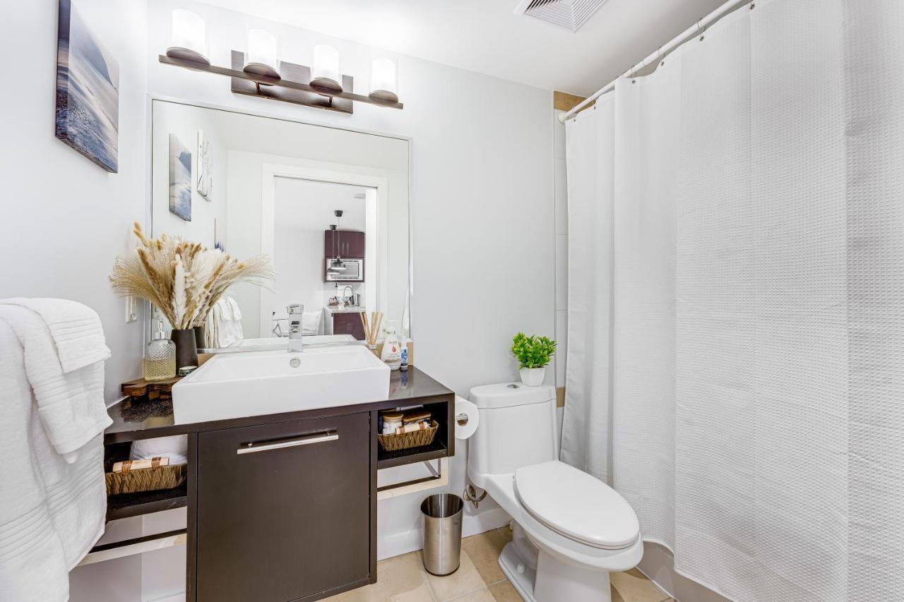 Heart Of Downtown 1 Bd Entire Condo - Pool, Gym, Parking, Office, Ac Vancouver Buitenkant foto