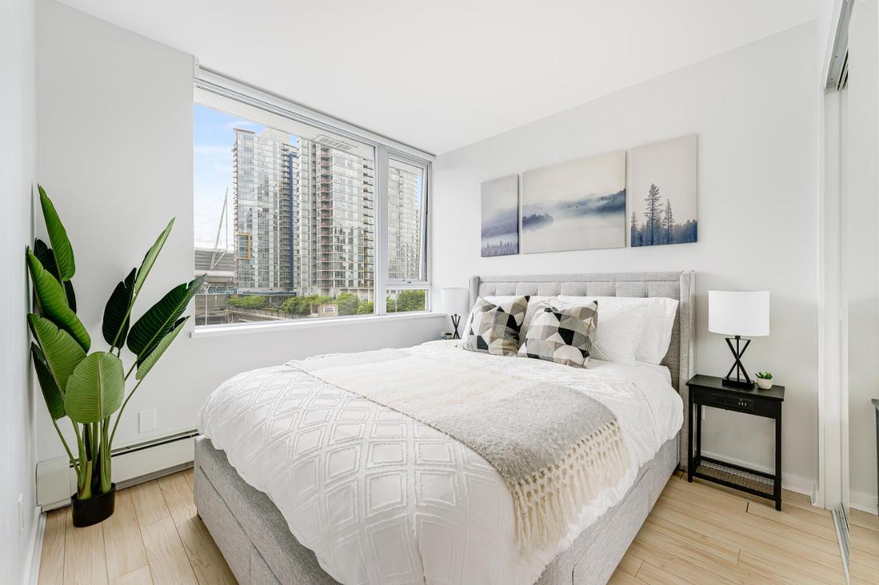 Heart Of Downtown 1 Bd Entire Condo - Pool, Gym, Parking, Office, Ac Vancouver Buitenkant foto