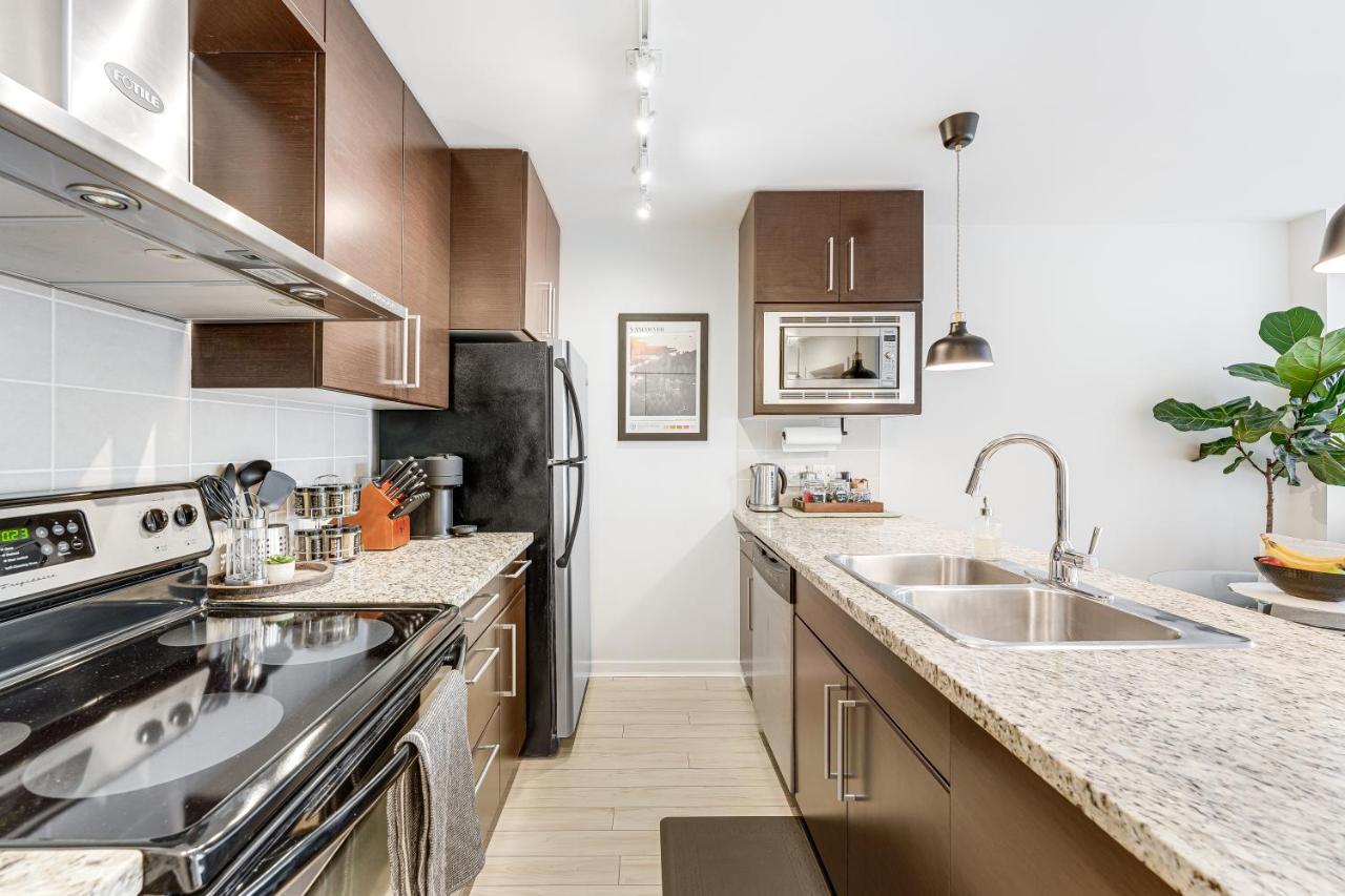 Heart Of Downtown 1 Bd Entire Condo - Pool, Gym, Parking, Office, Ac Vancouver Buitenkant foto